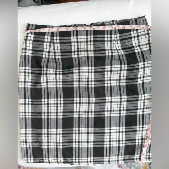 Plaid Mini Skirt - Picture 3 of 5